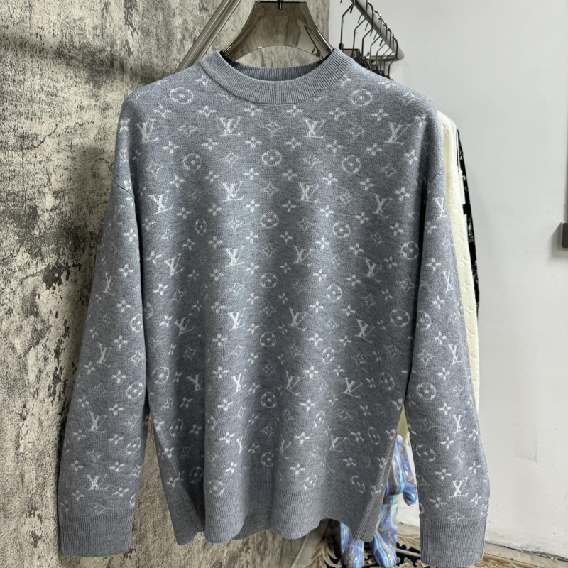 l0vis Vvtt0n sweater